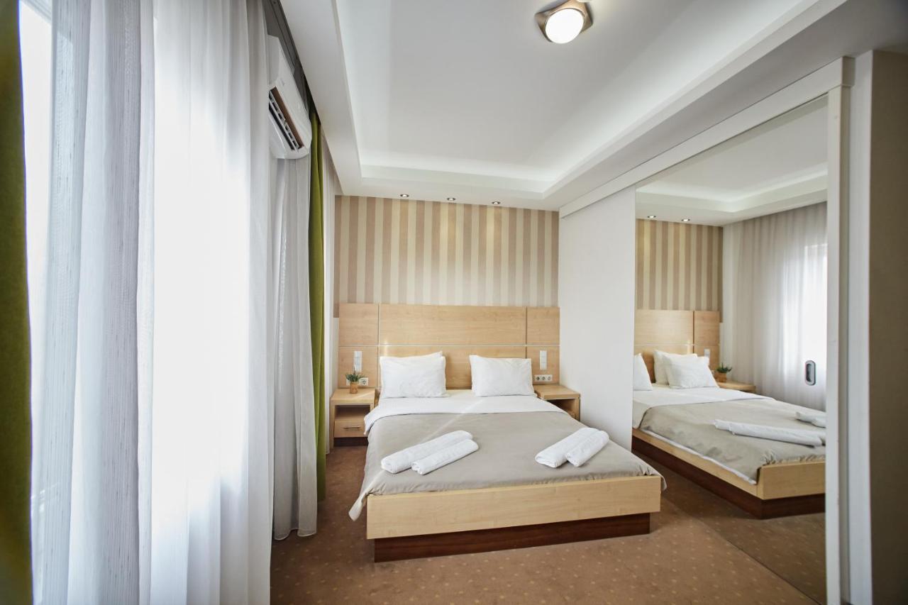 Laurus Motel Airport Tuzla Zivinice エクステリア 写真