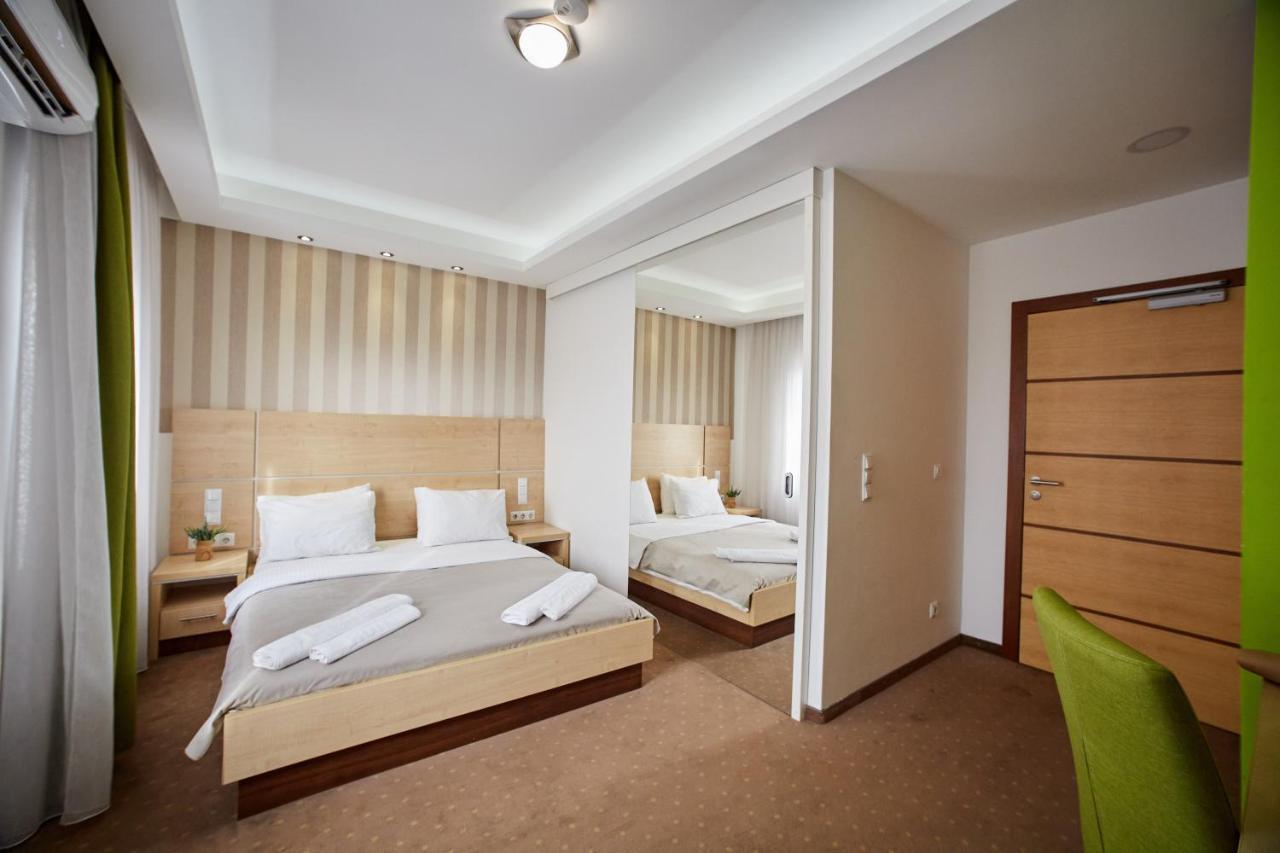 Laurus Motel Airport Tuzla Zivinice エクステリア 写真