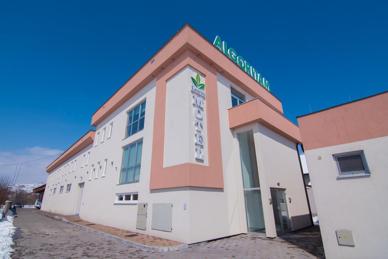 Laurus Motel Airport Tuzla Zivinice エクステリア 写真