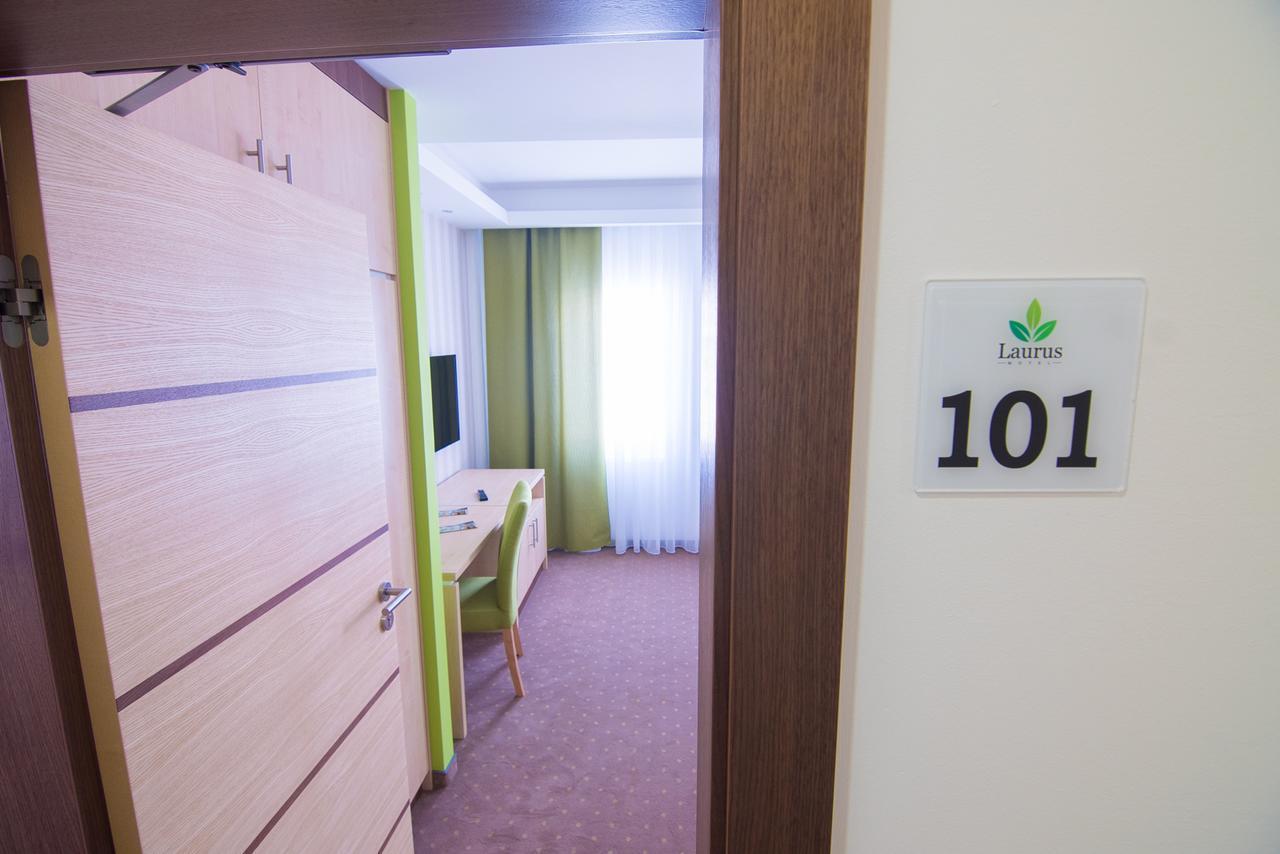 Laurus Motel Airport Tuzla Zivinice エクステリア 写真